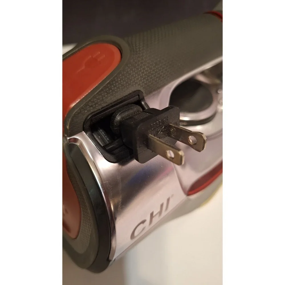 CHI ELECTRONIC STEAM IRON RETRACTABLE CORD TITANIUM CERAMIC 1700W